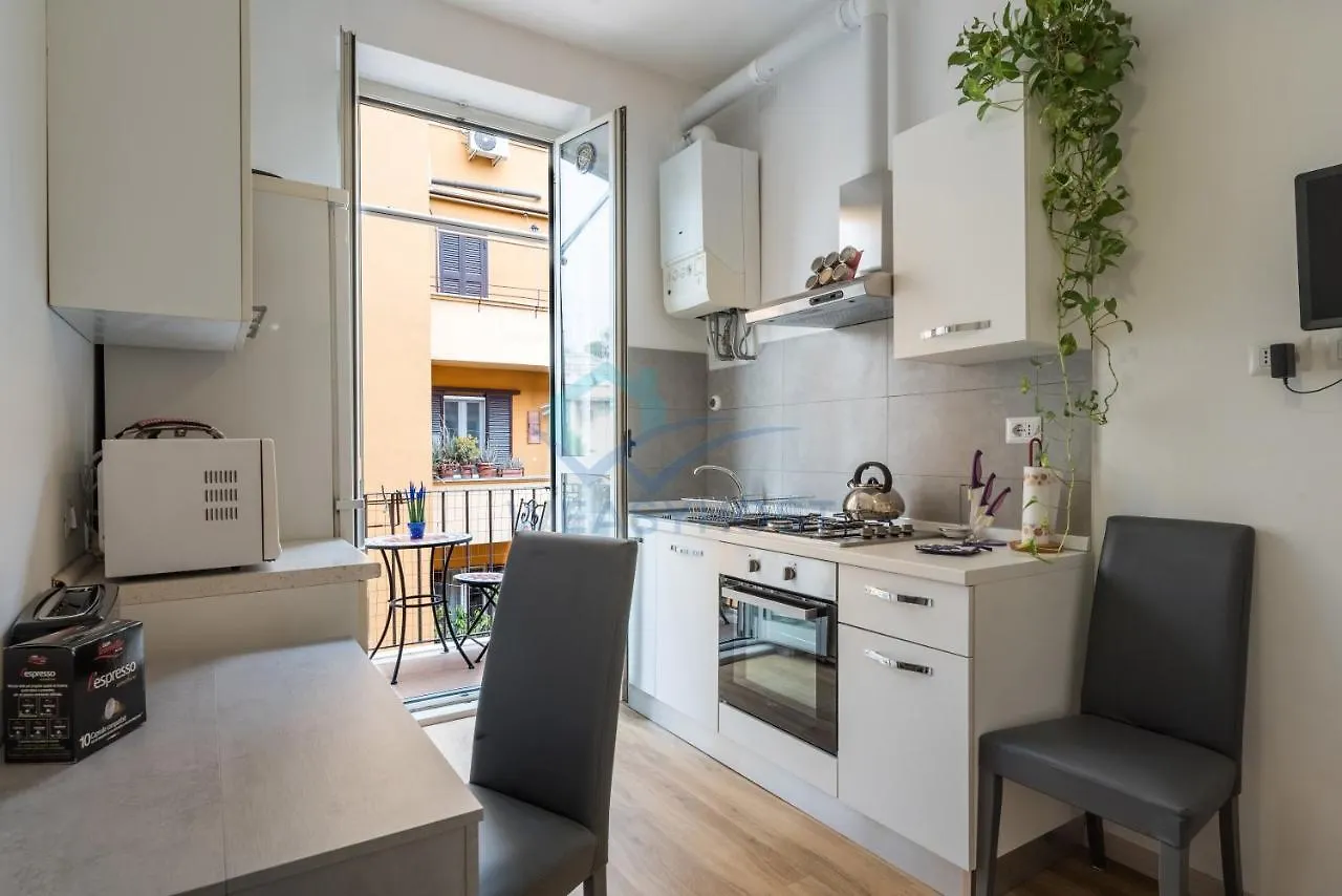 Refined Cozy Nest In Vatican Rome Apartment